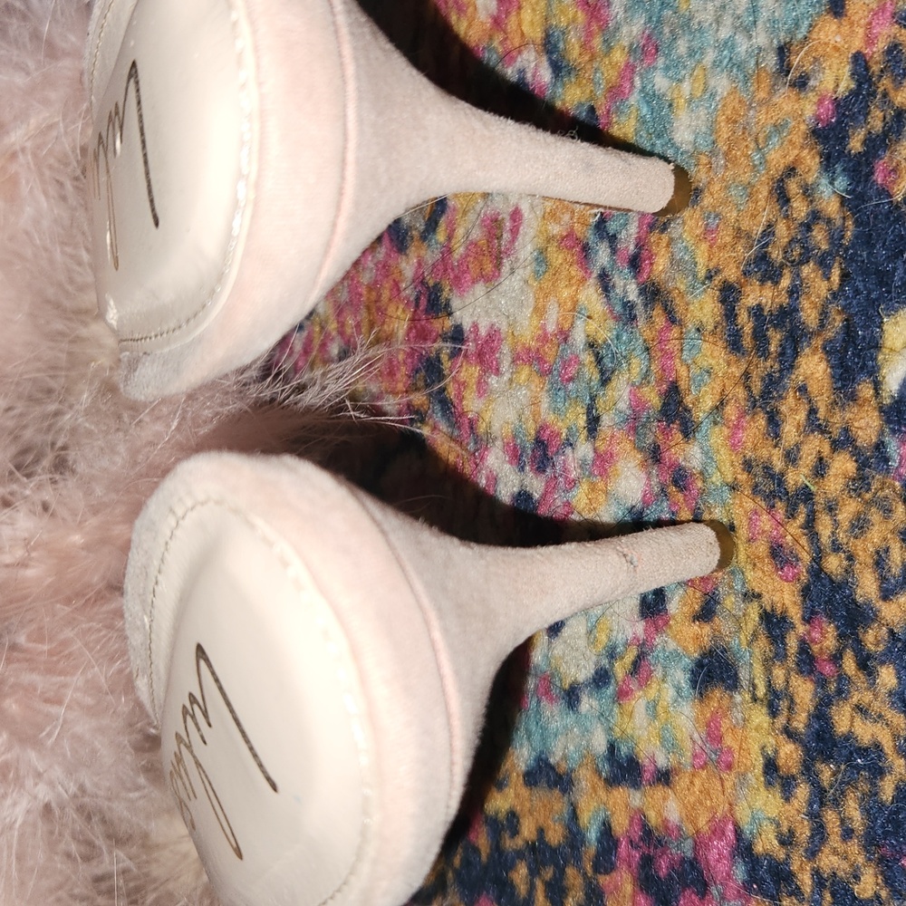 Lulu’s 8.5 Fazal Blush Suede Feather Pointed-Toe Mules - Picture 7 of 7